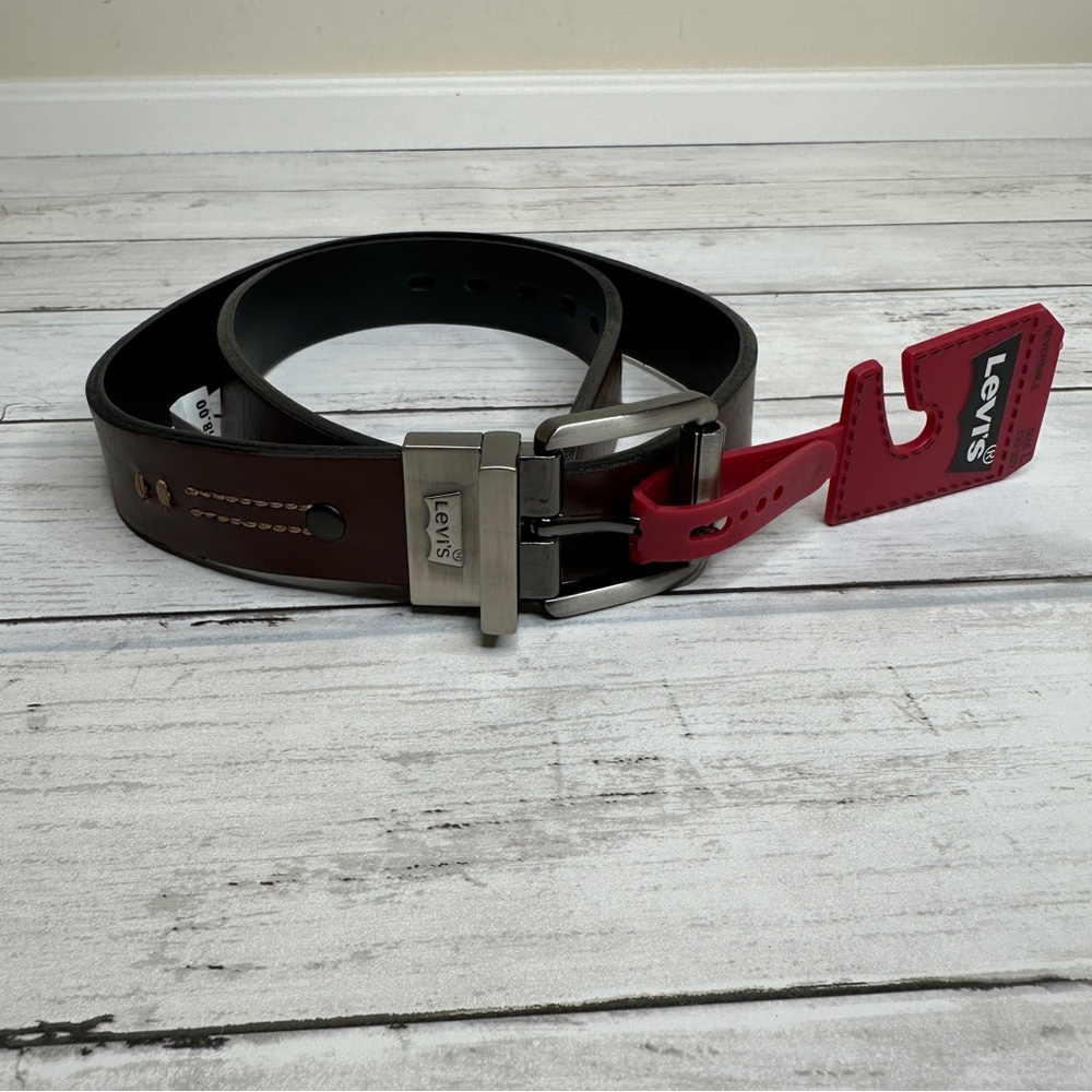 Levi’s brown black reversible belt, silver hardware, Large